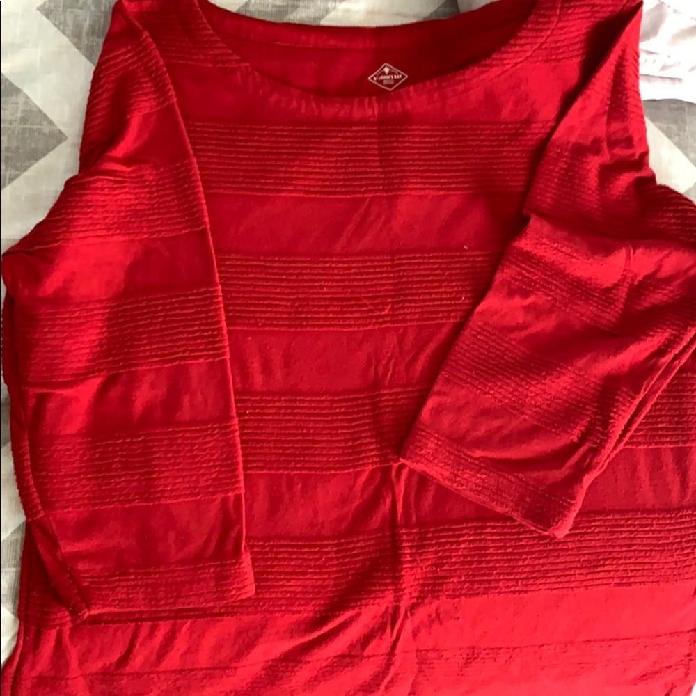 Red 3/4 sleeve shirt